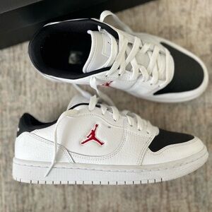 Jordan Court connect low GS sneakers